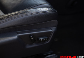 Подержанный автомобиль Volvo XC90 2009 года (21 фото)
