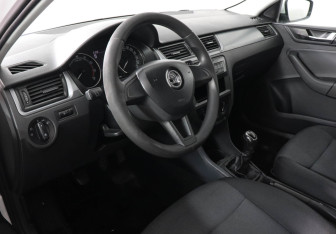 Подержанный автомобиль Skoda Rapid Liftback 2017 года (9 фото)