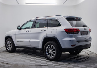 Подержанный автомобиль Jeep Grand Cherokee 2015 года (3 фото)