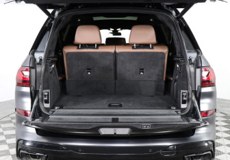 Подержанный автомобиль BMW X7 2022 года (9 фото)