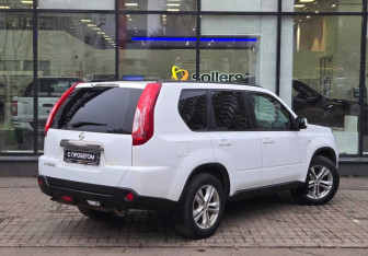 Подержанный автомобиль Nissan X-Trail 2013 года (8 фото)