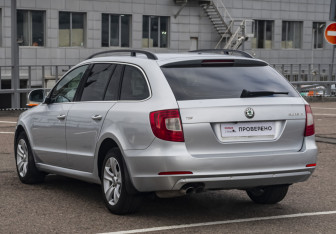Подержанный автомобиль Skoda Superb Wagon 2012 года (7 фото)