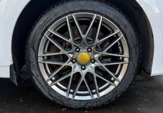 Подержанный автомобиль Genesis G70 2018 года (16 фото)