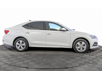 Подержанный автомобиль Skoda Octavia Liftback 2021 года (4 фото)