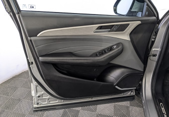 Подержанный автомобиль Haval F7 2023 года (19 фото)