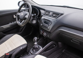 Подержанный автомобиль Kia Rio Sedan 2013 года (10 фото)