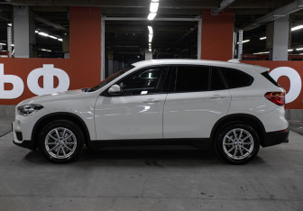 Подержанный автомобиль BMW X1 2018 года (8 фото)
