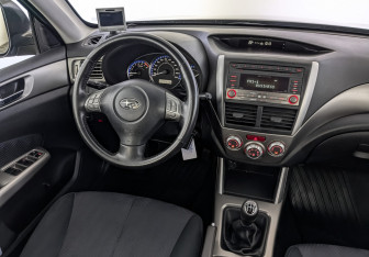 Подержанный автомобиль Subaru Forester Suv 2010 года (28 фото)