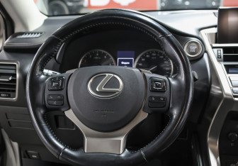 Подержанный автомобиль Lexus NX 2017 года (16 фото)