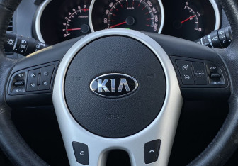 Подержанный автомобиль Kia Venga 2013 года (15 фото)