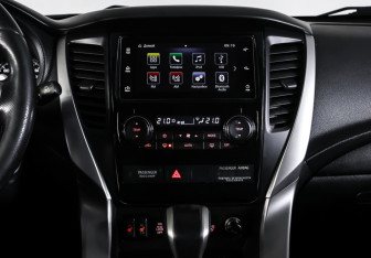 Подержанный автомобиль Mitsubishi Pajero Sport 2017 года (14 фото)