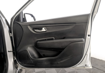 Подержанный автомобиль Kia Rio Hatchback 2021 года (23 фото)