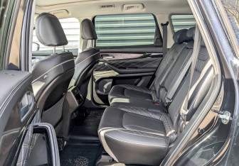 Подержанный автомобиль Exeed VX 2023 года (12 фото)