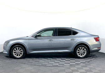 Подержанный автомобиль Skoda Superb Liftback 2018 года (8 фото)