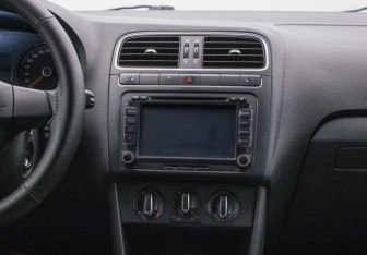 Подержанный автомобиль Volkswagen Polo Sedan 2010 года (13 фото)