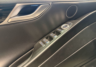 Подержанный автомобиль Genesis G80 2021 года (20 фото)