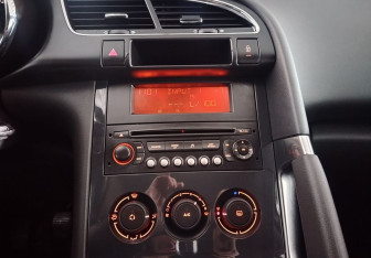 Подержанный автомобиль Peugeot 3008 2010 года (13 фото)