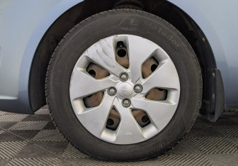 Подержанный автомобиль Kia Rio Hatchback 2012 года (12 фото)