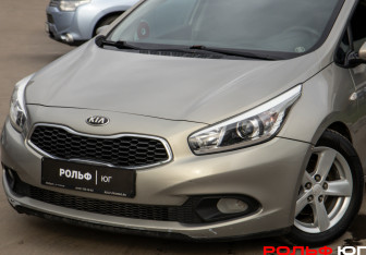 Подержанный автомобиль Kia Ceed Hatchback 2012 года (16 фото)