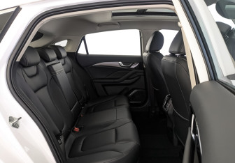 Новый FAW Bestune B70 2024 (12 фото)