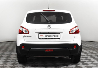 Подержанный автомобиль Nissan Qashqai 2010 года (5 фото)