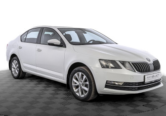 Подержанный автомобиль Skoda Octavia Liftback 2018 года (3 фото)