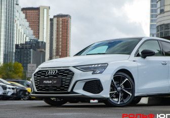 Подержанный автомобиль Audi A3 Hatchback 2020 года (18 фото)