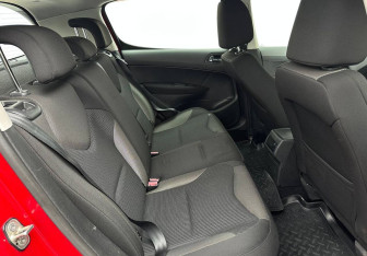 Подержанный автомобиль Peugeot 308 Hatchback 2010 года (14 фото)