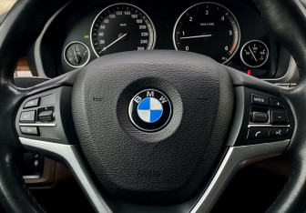 Подержанный автомобиль BMW X5 2017 года (16 фото)