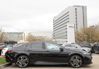 Подержанный автомобиль Toyota Camry Sedan 2024 года (3 фото)
