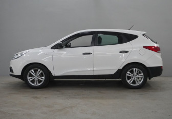 Подержанный автомобиль Hyundai ix35 2011 года (8 фото)