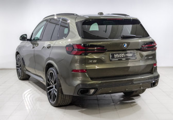 Подержанный автомобиль BMW X5 2023 года (7 фото)