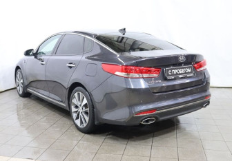 Подержанный автомобиль Kia Optima Sedan 2018 года (6 фото)