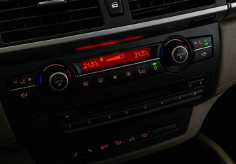 Подержанный автомобиль BMW X6 M 2012 года (19 фото)
