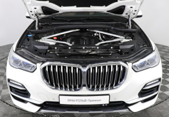 Подержанный автомобиль BMW X5 2019 года (10 фото)