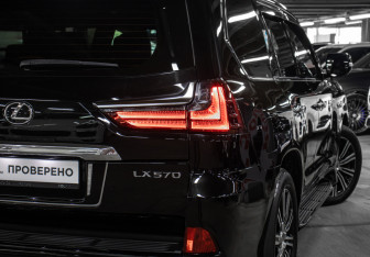 Подержанный автомобиль Lexus LX 2018 года (27 фото)