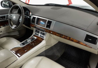 Подержанный автомобиль Jaguar XF Sedan 2013 года (9 фото)