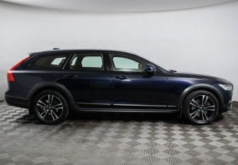 Подержанный автомобиль Volvo V90 Cross Country 2017 года (4 фото)