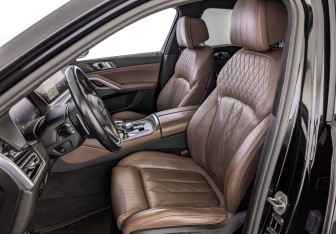 Подержанный автомобиль BMW X6 2021 года (20 фото)