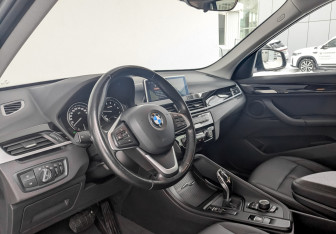 Подержанный автомобиль BMW X1 2020 года (16 фото)