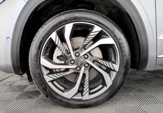 Подержанный автомобиль Geely Monjaro 2024 года (18 фото)