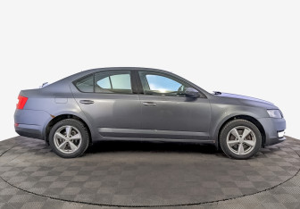 Подержанный автомобиль Skoda Octavia Liftback 2013 года (4 фото)