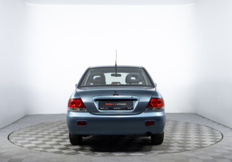 Подержанный автомобиль Mitsubishi Lancer Sedan 2007 года (6 фото)