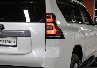 Подержанный автомобиль Toyota Land Cruiser Prado 2017 года (22 фото)