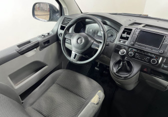 Подержанный автомобиль Volkswagen Caravelle 2013 года (11 фото)