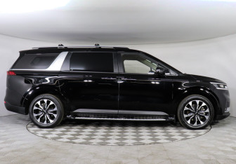 Подержанный автомобиль Kia Carnival 2021 года (4 фото)