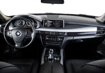 Подержанный автомобиль BMW X5 2014 года (13 фото)