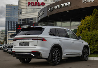 Подержанный автомобиль Geely Monjaro 2025 года (4 фото)