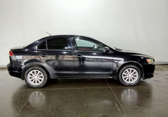 Подержанный автомобиль Mitsubishi Lancer Sedan 2014 года (8 фото)