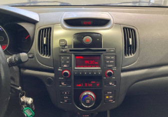 Подержанный автомобиль Kia Cerato Sedan 2012 года (15 фото)